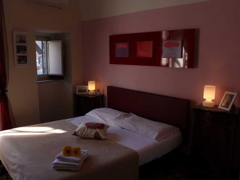 Da Gianni E Lucia With Bathroom In The Center Gasthof Catania