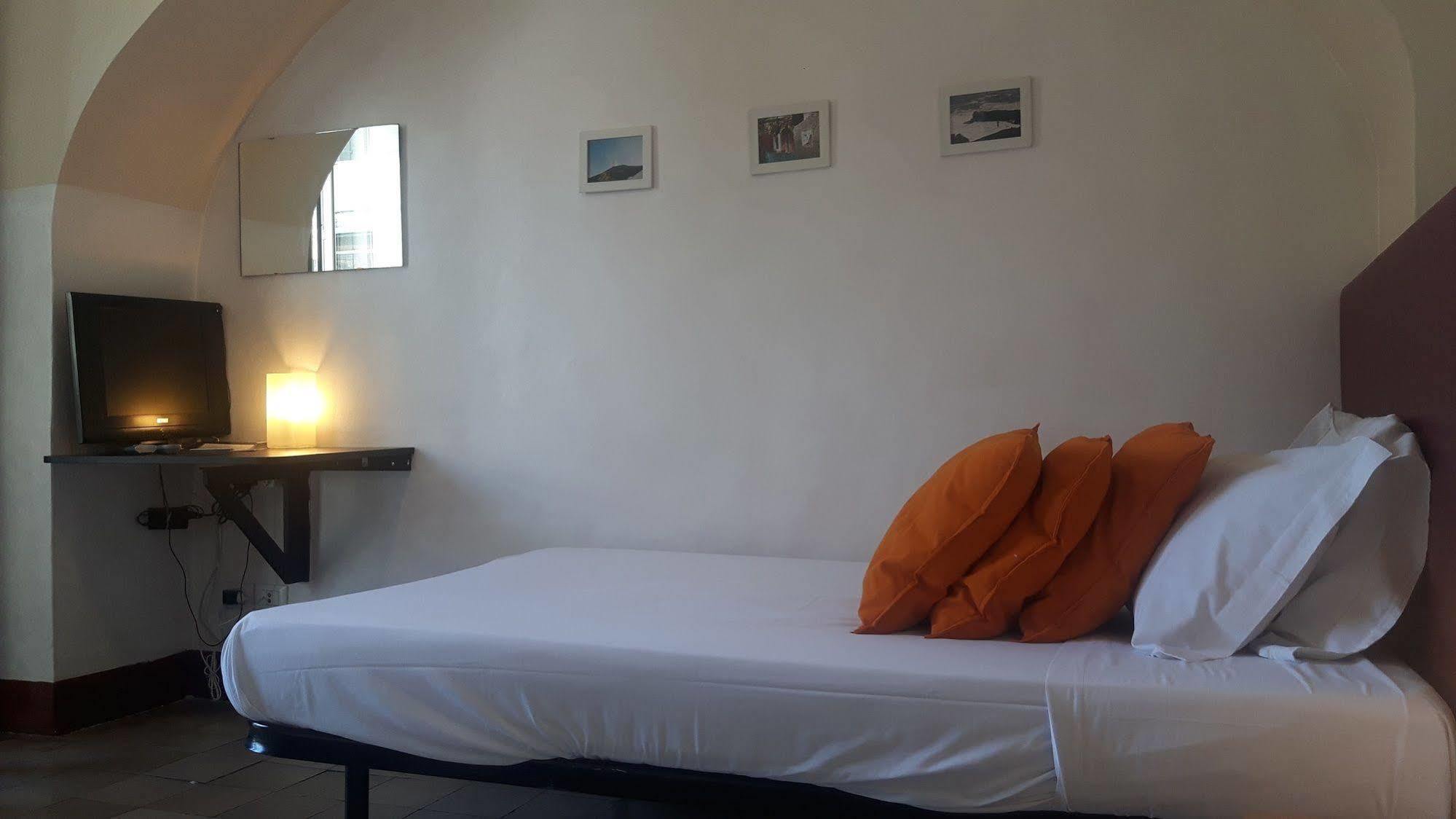 Gasthof Da Gianni E Lucia With Bathroom In The Center Catania
